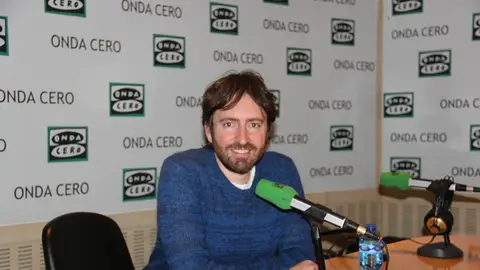 Daniel Sánchez Arévalo en Onda Cero Ha presentado en Julia en la onda su novela 'La Isla de Alice'