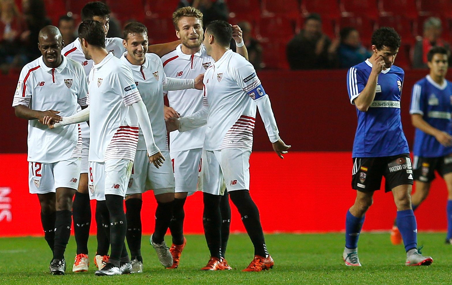 El Sevilla se mete en octavos y ya piensa en el derbi El Sevilla se mete en octavos y ya piensa en el derbi