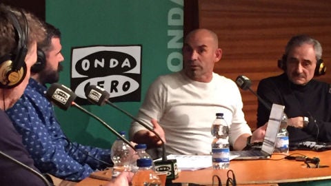 Paco J&eacute;mez durante el programa especial de Al Primer Toque en el Colegio Mayor Marqu&eacute;s de la Ensenada