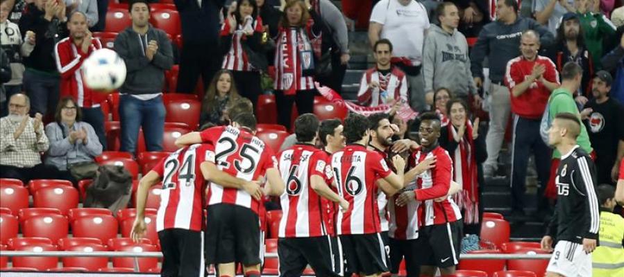 Los jugadores del Athletic celebran un gol ante la Balompédica Linense en Copa Los jugadores del Athletic celebran un gol ante la Balompédica Linense en Copa