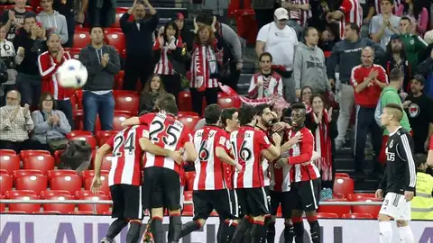 Los jugadores del Athletic celebran un gol ante la Balompédica Linense en Copa Los jugadores del Athletic celebran un gol ante la Balompédica Linense en Copa