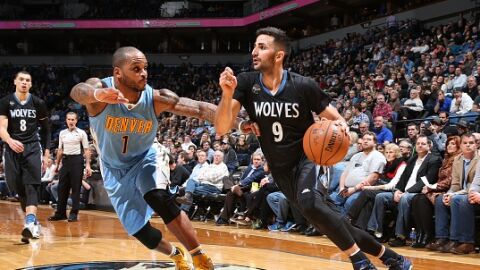 Ricky Rubio, en acci&oacute;n ante los Nuggets