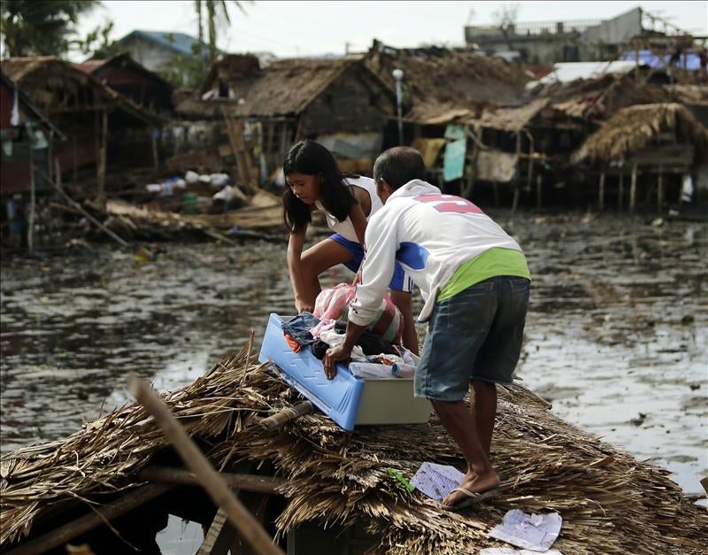 Al menos ocho muertos en el centro de Filipinas por el azote del tifón Melor Al menos ocho muertos en el centro de Filipinas por el azote del tifón Melor