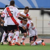 Los jugadores de River Plate celebran el gol de la victoria
