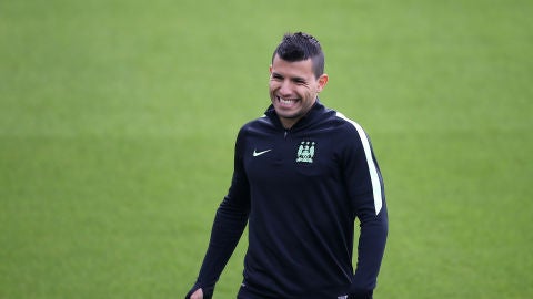 El Kun Ag&uuml;ero, durante un entrenamiento con el Manchester City