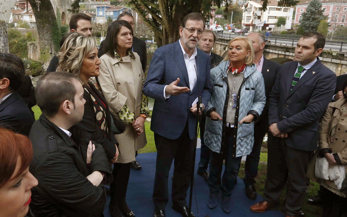 Mariano Rajoy: "Frente al PP hay una 'coalición de izquierdas' que no conviene" Mariano Rajoy: "Frente al PP hay una 'coalición de izquierdas' que no conviene"