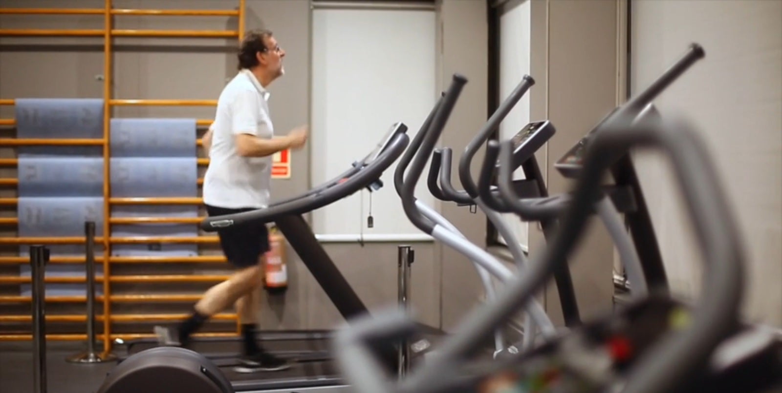 Personas físicas: "La mitad superior y la inferior de Rajoy pertenecen a personas distintas" Personas físicas: "La mitad superior y la inferior de Rajoy pertenecen a personas distintas"