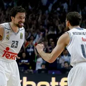 Sergio Rodríguez y Llull celebran el pase del Real Madrid al Top 16 de la Euroliga Sergio Rodríguez y Llull celebran el pase del Real Madrid al Top 16 de la Euroliga