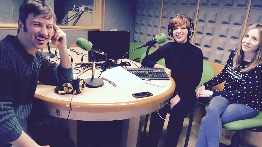 Susana Pedreira - Grupo Voadora El grupo Voadora visita los estudios de Onda Cero Pontevedra