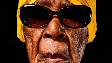 Susannah Jones, la mujer más anciana del mundo Sussanah Jones es la mujer más anciana del mundo con 116 años.