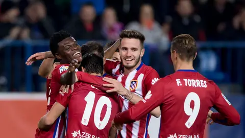 Los jugadores del Atlético celebran el gol de Thomas ante el Reus Los jugadores del Atlético celebran el gol de Thomas ante el Reus