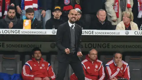 Pep Guardiola muestra su enfado en un partido del Bayern Pep Guardiola muestra su enfado en un partido del Bayern