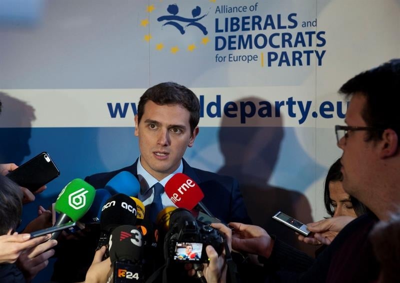 Albert Rivera asegura en Bruselas que no permitirá ningún Gobierno con Podemos Albert Rivera asegura en Bruselas que no permitirá ningún Gobierno con Podemos