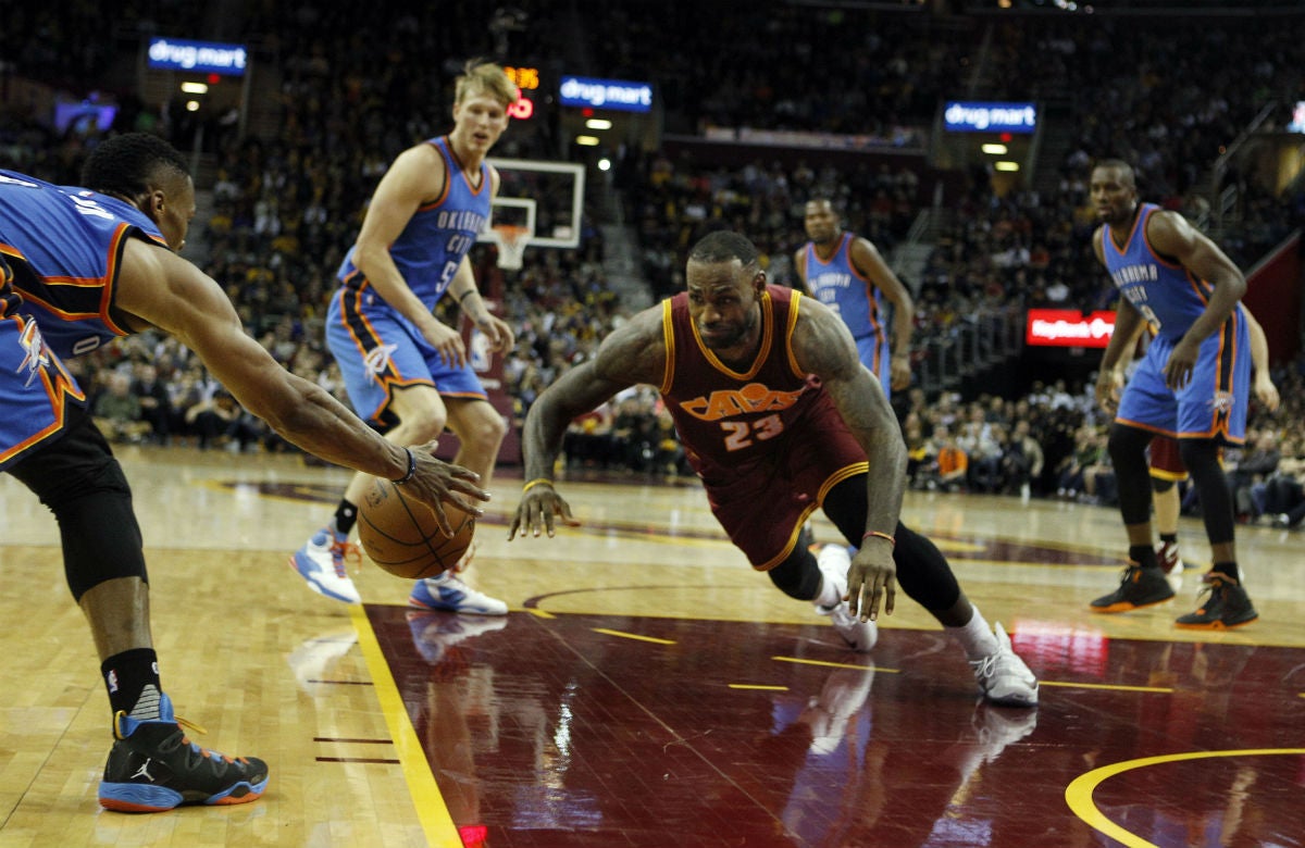 LeBron James pone fin a la racha de victorias de los Thunder LeBron James pone fin a la racha de victorias de los Thunder