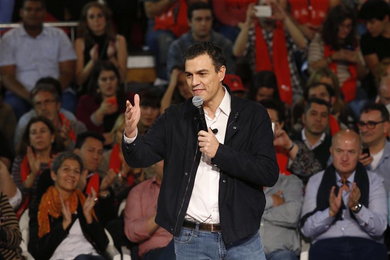 Sánchez reta al "frente antiPSOE": "Estamos en pie dispuestos a ganar" Sánchez reta al "frente antiPSOE": "Estamos en pie dispuestos a ganar"