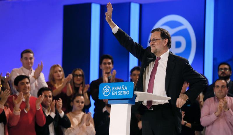 Rajoy pide el voto al PP a todo el que "no quiere que gobiernen ocho o nueve" Rajoy pide el voto al PP a todo el que "no quiere que gobiernen ocho o nueve"