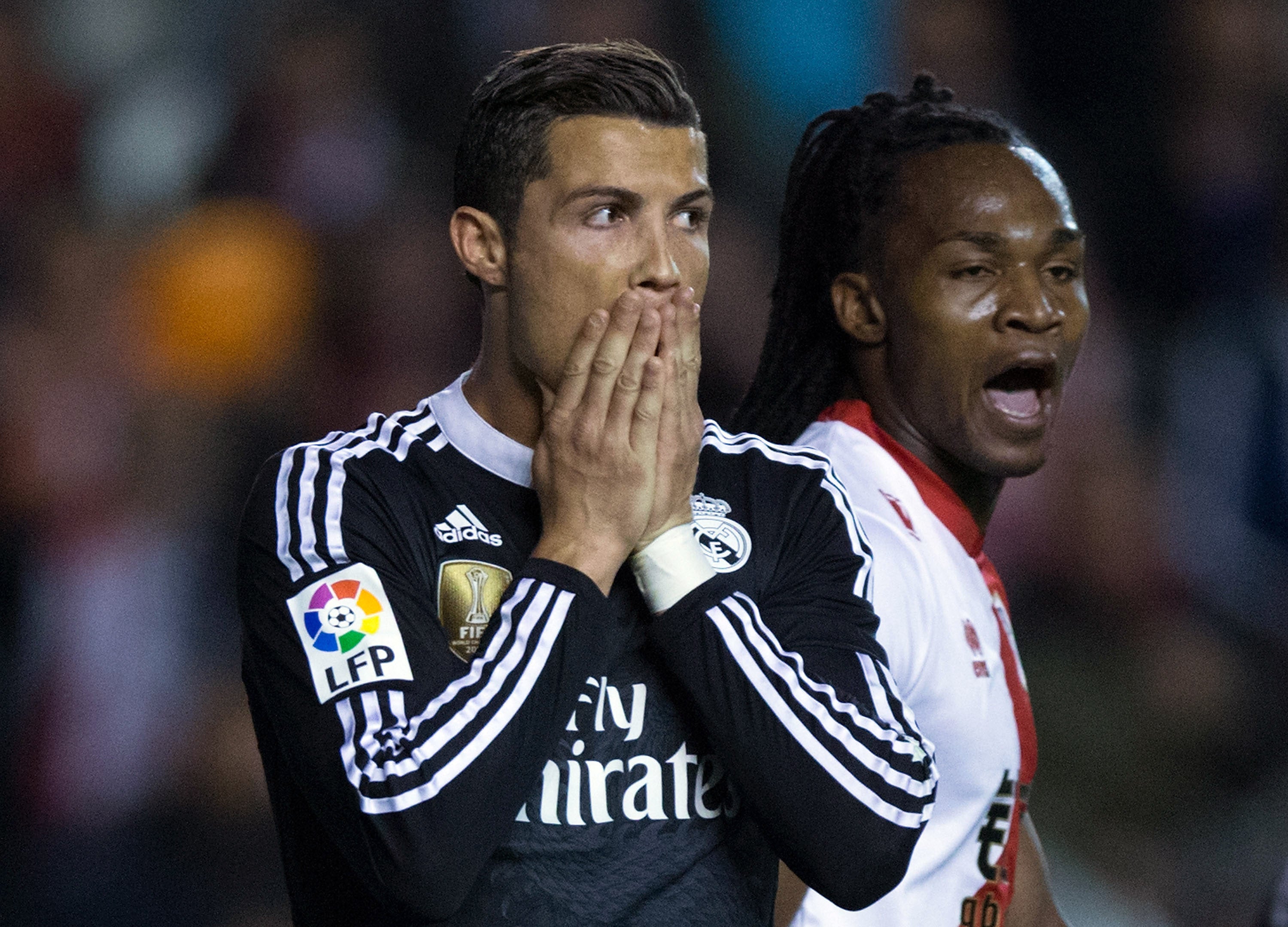 El Real Madrid y el Rayo miden sus urgencias en el Bernabéu El Real Madrid y el Rayo miden sus urgencias en el Bernabéu