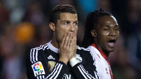 Cristiano Ronaldo lamenta una ocasi&oacute;n ante Manucho