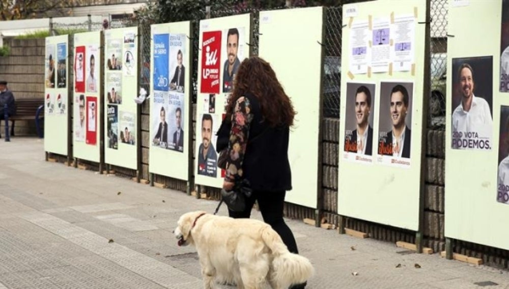  Carteles electorales por las calles de Bizkaia