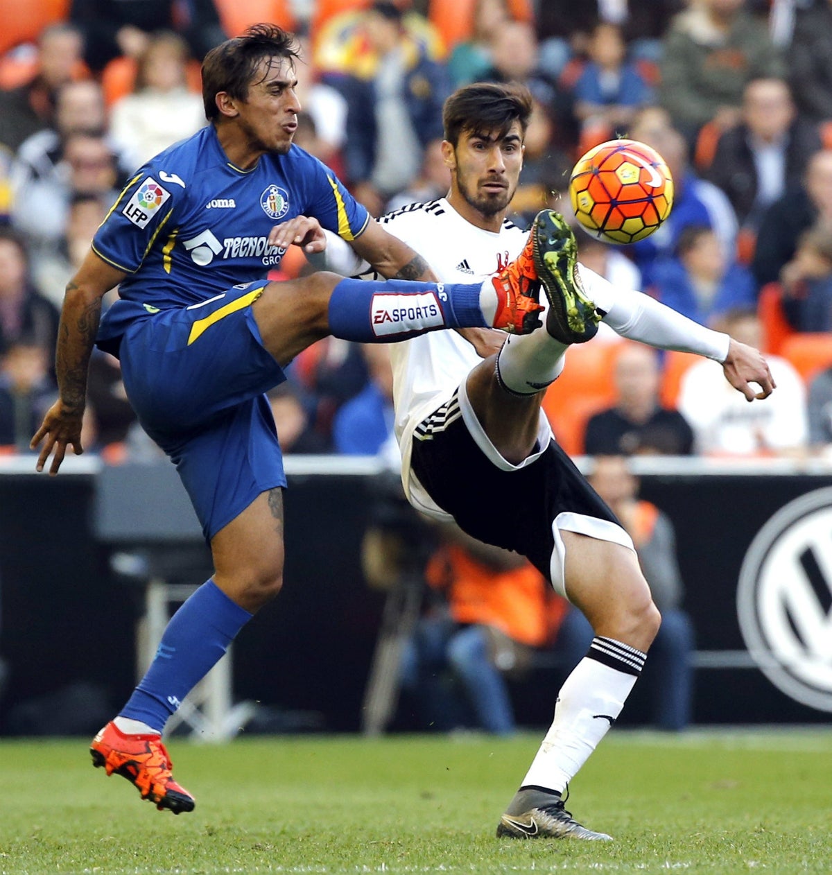 Valencia 2 - 2 Getafe. El Getafe consigue un punto en Mestalla Valencia 2 - 2 Getafe. El Getafe consigue un punto en Mestalla