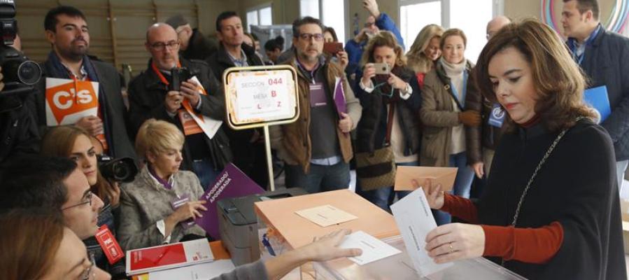 La vicepresidenta del Gobierno ha acudido a votar en Madrid La vicepresidenta del Gobierno ha acudido a votar en Madrid