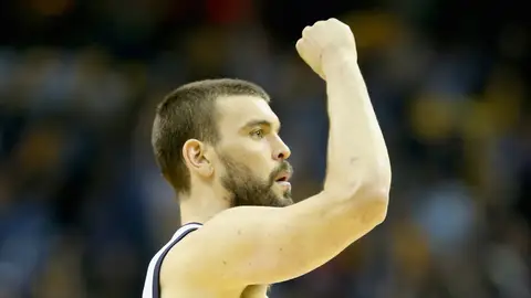 Marc Gasol, con el puño en alto Marc Gasol, con el puño en alto