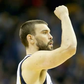 Marc Gasol, con el puño en alto Marc Gasol, con el puño en alto