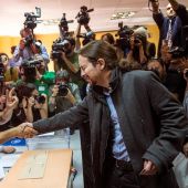 Pablo Iglesias votando en las elecciones generales del 20D