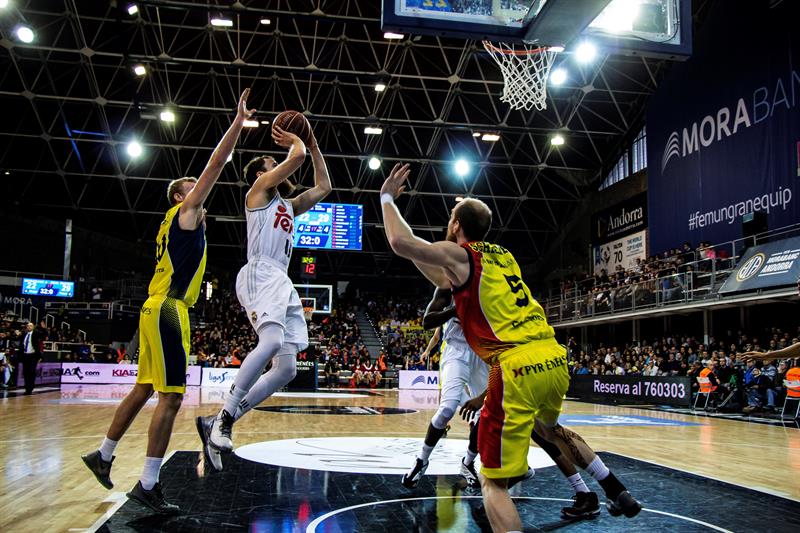 Baloncesto: El Valencia Basket aguanta la presión del Madrid y Barça Baloncesto: El Valencia Basket aguanta la presión del Madrid y Barça
