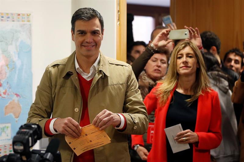 Pedro Sánchez: "Huele a cambio" Pedro Sánchez: "Huele a cambio"