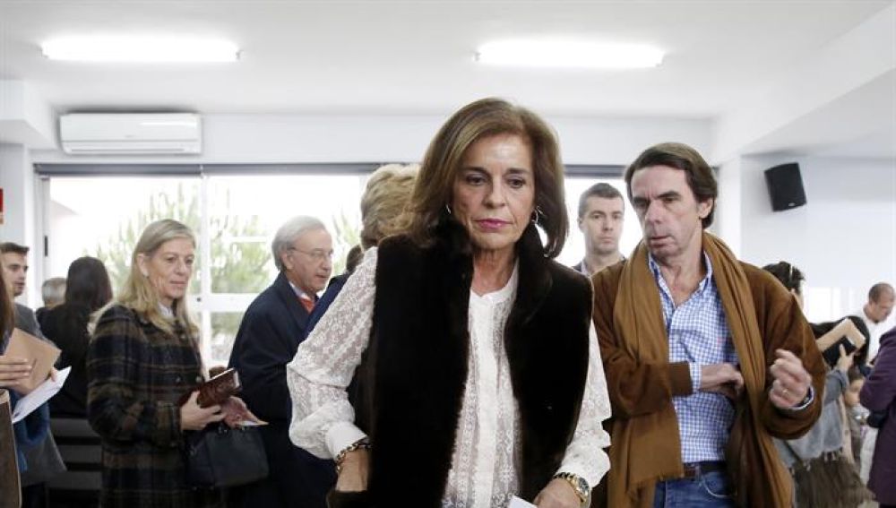 José María Aznar y Ana Botella acuden a votar