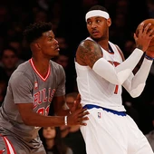 Carmelo Anthony postea ante Jimmy Butler Carmelo Anthony postea ante Jimmy Butler
