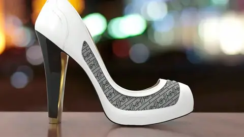 Zapatos que cambian de diseño una pantalla de tinta electrónica que permite personalizar tus zapatos a través del bluetooth