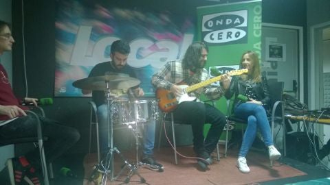 El grupo Superoito en Onda Cero Pontevedra