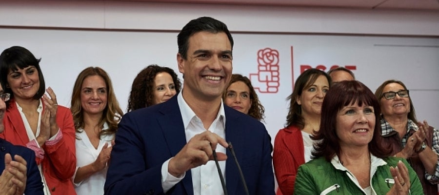 Pedro Sánchez sale a valorar los resultados electorales del 20D
