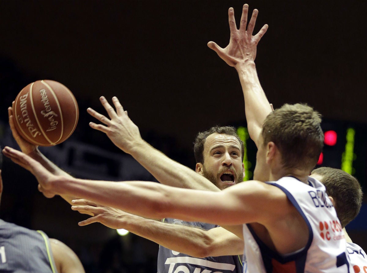 El Real Madrid gana con solvencia al Obradoiro en el Fontes do Sar El Real Madrid gana con solvencia al Obradoiro en el Fontes do Sar