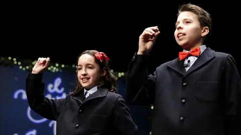 El número 12.775, segundo premio del sorteo de Navidad Los niños cantores de San Ildefonso muestran las bolas con el segundo premio del sorteo extraordinario de la lotería de Navidad que se celebra hoy y que ha correspondido al número 12.775, dotado con 1.250.000 euros a la serie, por lo que el poseedor de cada décimo ganará 125.000 euros.