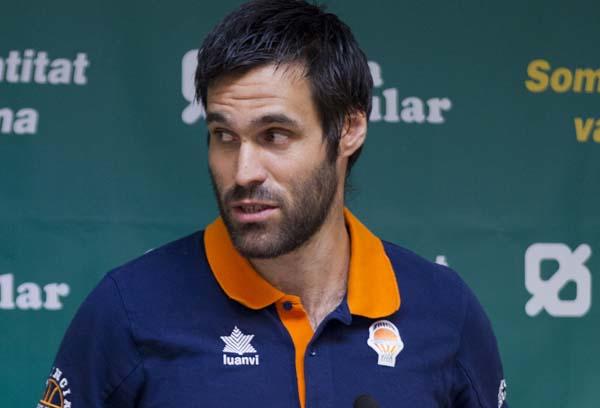 Fernando San Emeterio: "Estamos muy contentos con la primera Supercopa de la historia del Club" Fernando San Emeterio: "Estamos muy contentos con la primera Supercopa de la historia del Club"