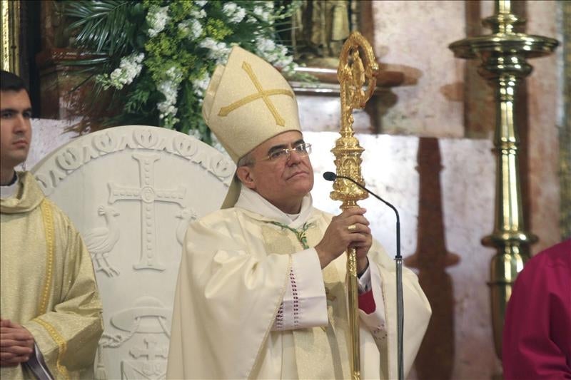 Mesa de redacción: El Obispo de Córdoba califica de "aquelarre" la inseminación artificial Mesa de redacción: El Obispo de Córdoba califica de "aquelarre" la inseminación artificial