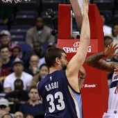 Marc Gasol disputa un balón con un jugador de Wizards Marc Gasol disputa un balón con un jugador de Wizards