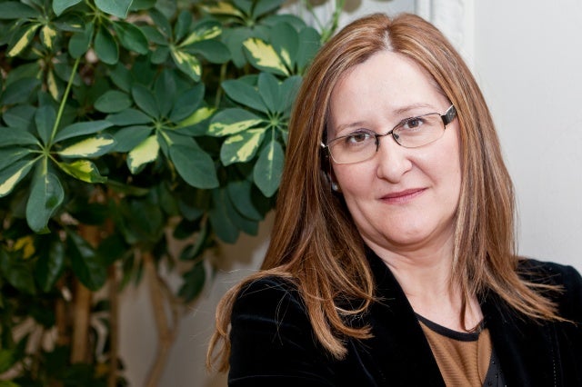 Luz Gabás: "En 'Palmeras en la nieve' sí que está la esencia de la novela que escribí" Luz Gabás: "En 'Palmeras en la nieve' sí que está la esencia de la novela que escribí"
