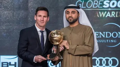 Leo Messi recoge el Globe Soccer Awards a mejor jugador del 2015 Leo Messi recoge el Globe Soccer Awards a mejor jugador del 2015