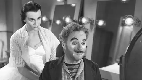 Escena de la película 'Candilejas' Escena de la película 'Candilejas'