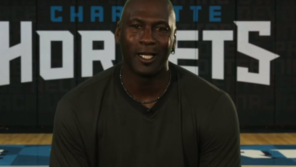 Michael Jordan, durante un vídeo de los Hornets