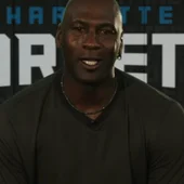 Michael Jordan, durante un vídeo de los Hornets Michael Jordan, durante un vídeo de los Hornets