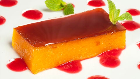 Tocino de cielo con coulis de frambuesa