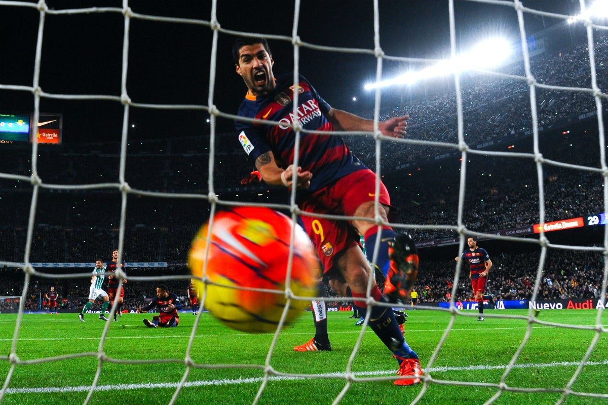 El Barça fulmina al Betis y termina 2015 como líder de la Liga BBVA El Barça fulmina al Betis y termina 2015 como líder de la Liga BBVA
