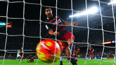 Luis Suárez tras anotar un gol Luis Suárez tras anotar un gol
