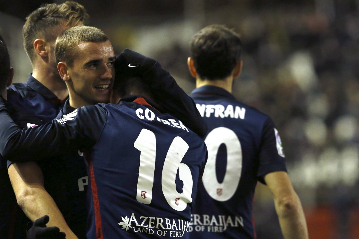 Correa y Griezmann dan in extremis el triunfo al Atlético frente al Rayo Correa y Griezmann dan in extremis el triunfo al Atlético frente al Rayo
