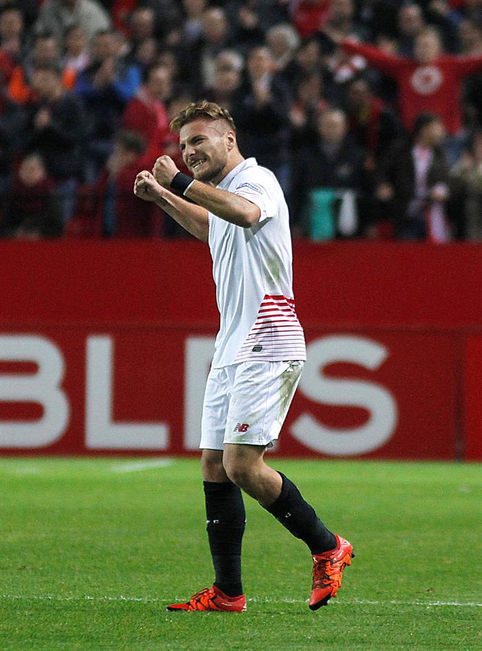 Un Sevilla serio y efectivo vence cómodamente al Espanyol Un Sevilla serio y efectivo vence cómodamente al Espanyol